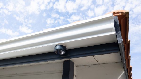 Seamless Gutters Installation in Woodbridge