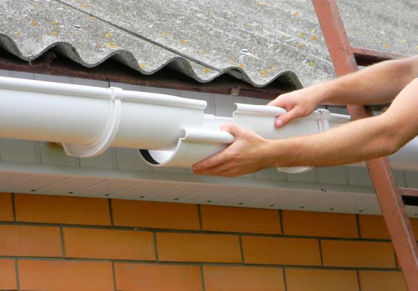 Cost of Gutter Hanging in Woodbridge